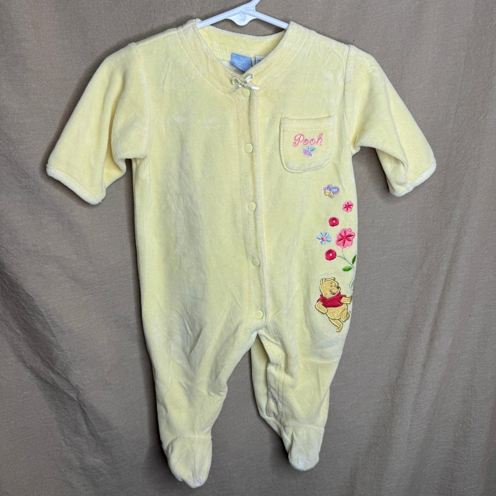 Disney Winnie the Pooh Vintage Yellow Velour Footed Sleeper Romper 0-3M Read